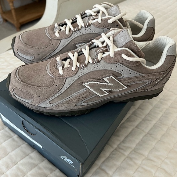 New Balance Shoes - NEW New Balance 204L Mushroom Unisex
